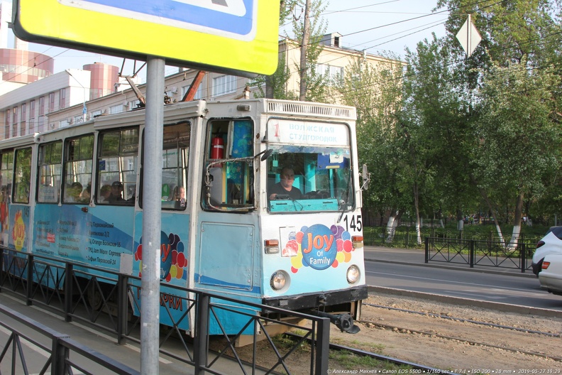 Трамвай № 145 у остановки Площадь Декабристов