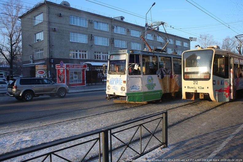 Трамвай № 158 на остановке Площадь Декабристов