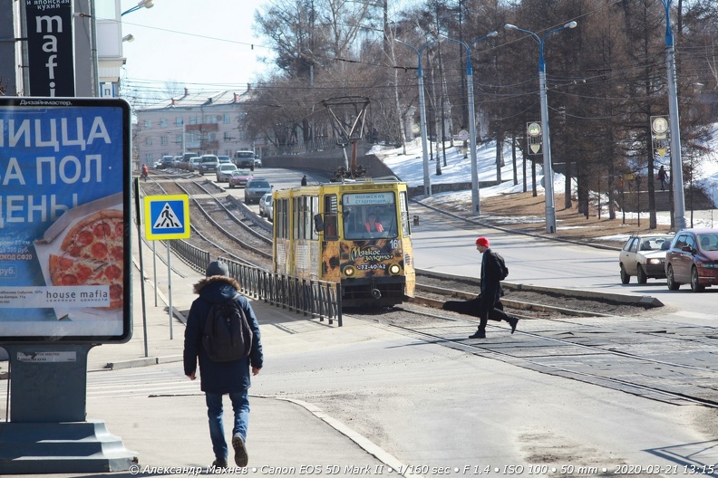 Трамвай № 161 спустился с пригорка