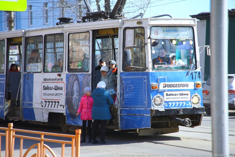 Трамвай № 174 на остановке Музей Декабристов