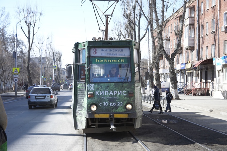 Трамвай № 180 в упор