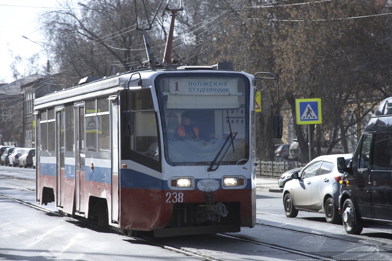Трамвай № 238 на улице Степана Разина