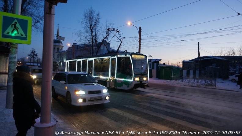 Трамвай № 241 в новогоднем убранстве
