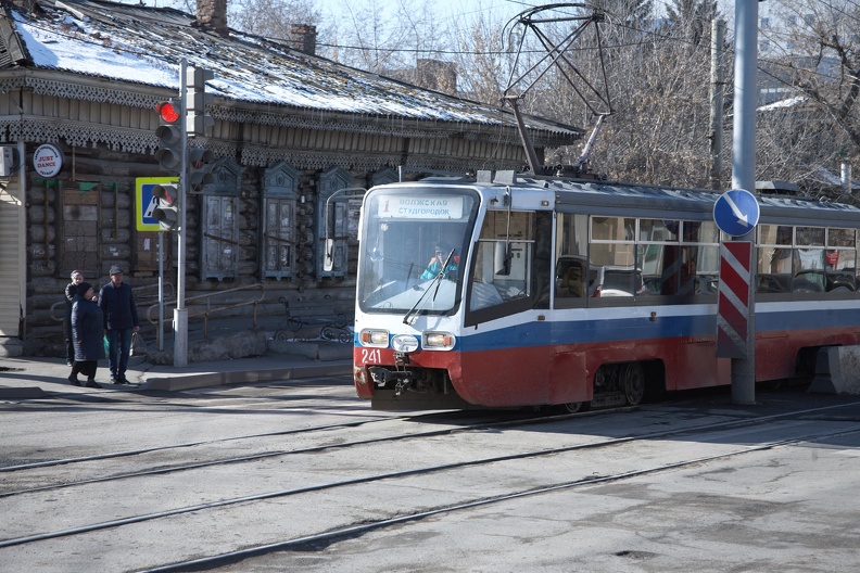 Трамвай № 241 на остановке Трилиссера