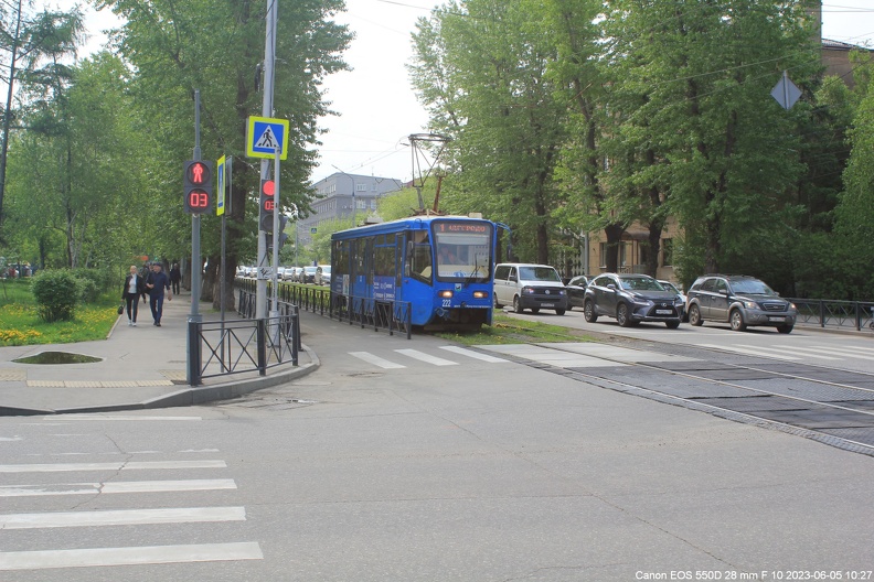 Трамвай № 222 на перекрёстке с ул. Энгельса