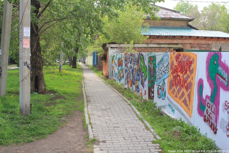 Граффити на улице Бабушкина в 2023 году