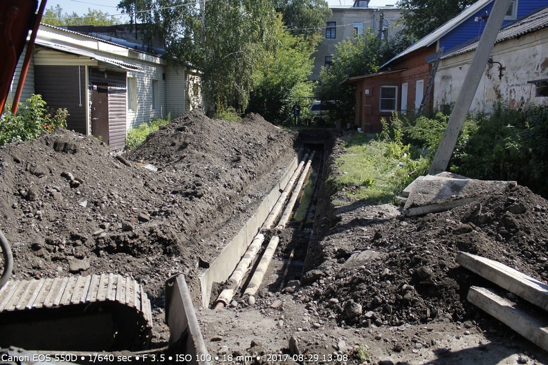 Реальные вскрытые трубопроводы городского отопления