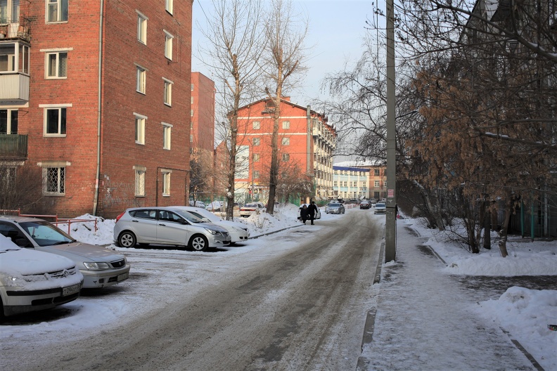 Двор дома 19 по улице Иосифа Уткина