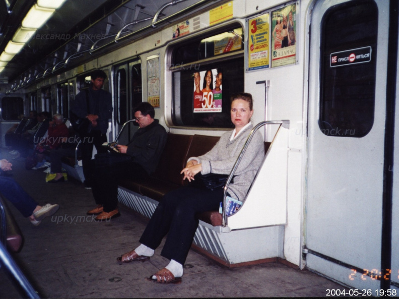 В вагоне питерского метро 2001 год