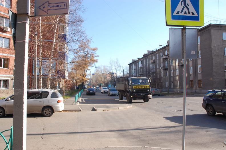 Улица Красноказачья вид в сторону дома 8а