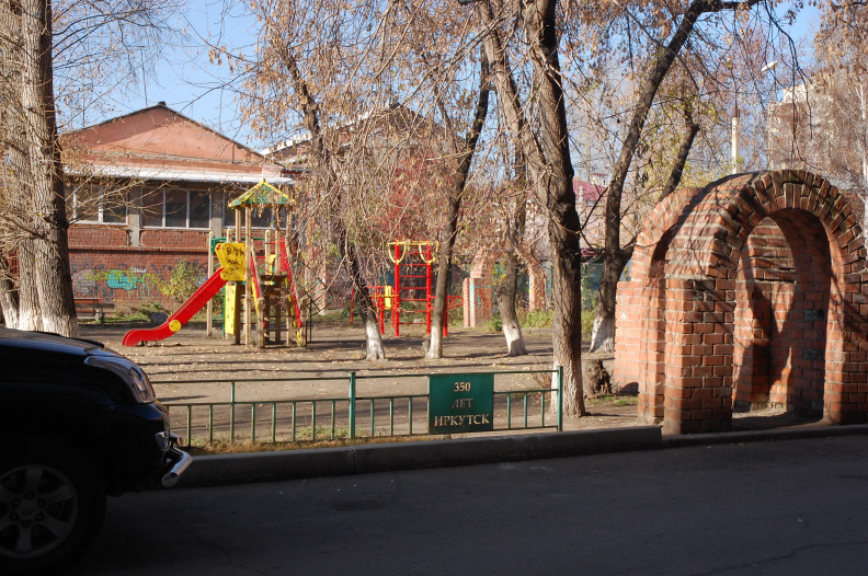 Детский городок возле Бабушкина 16г