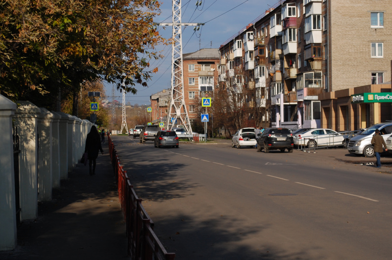 Улица Иосифа Уткина в сторону улицы Подаптечной