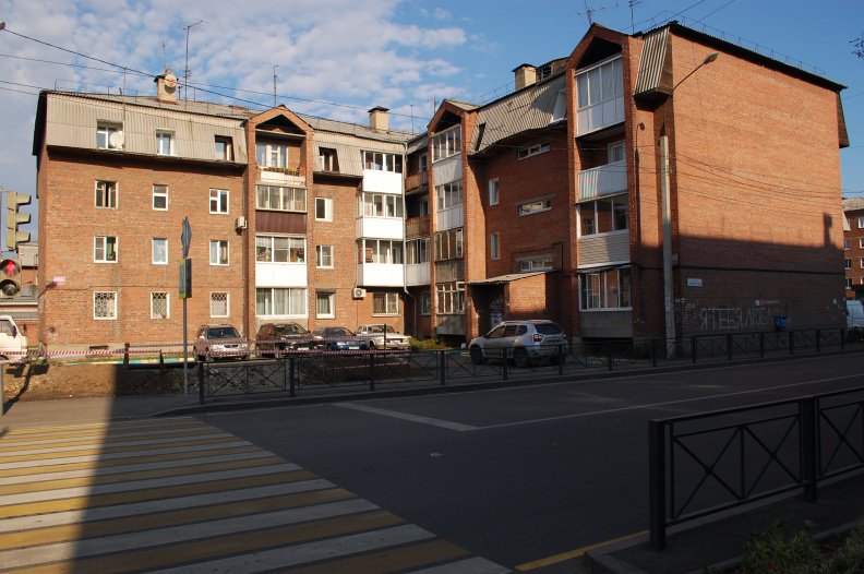 Дом по улице Иосифа Уткина 28а