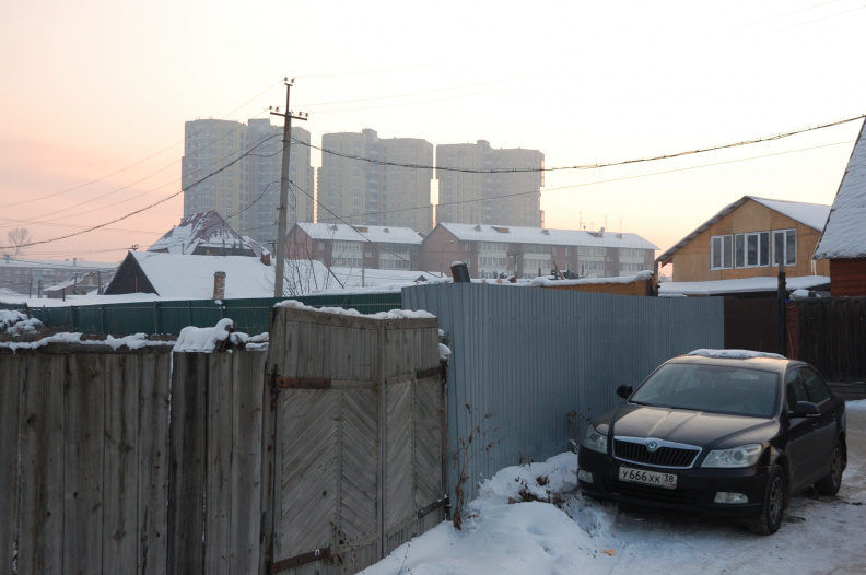 Многоэтажки наступают на простых жителей