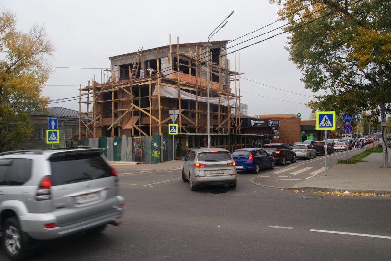 Малоэстетичный вид строящегося дома 27а по улице Байкальской