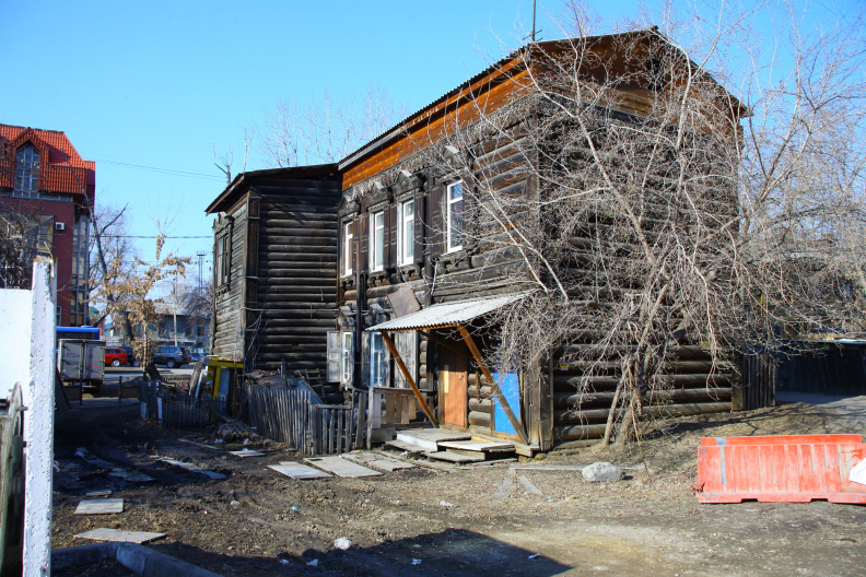 Дом 43а по улице Карла Либкнехта со двора