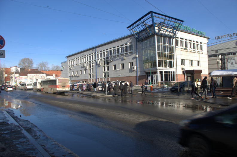 Остановка автобусов Центральный рынок