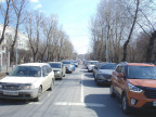 Колонны автомобилей на улице Декабрьских Событий