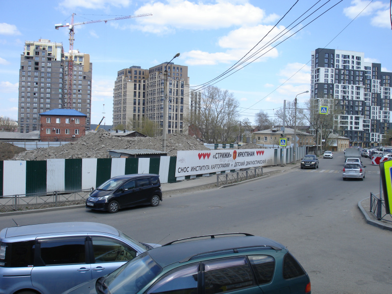 Труды Стрижей на фоне Стрижей