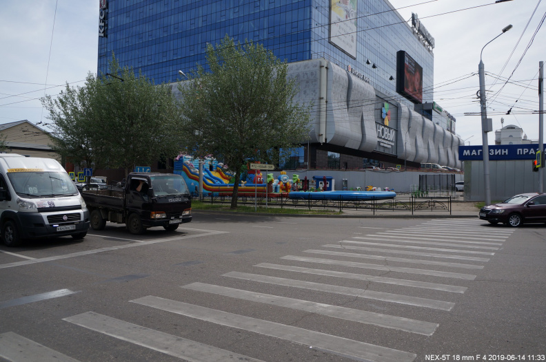 Детская площадка у  МТЦ Новый