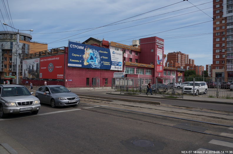 Мебельный салон в здании бывшего  завода Эталон