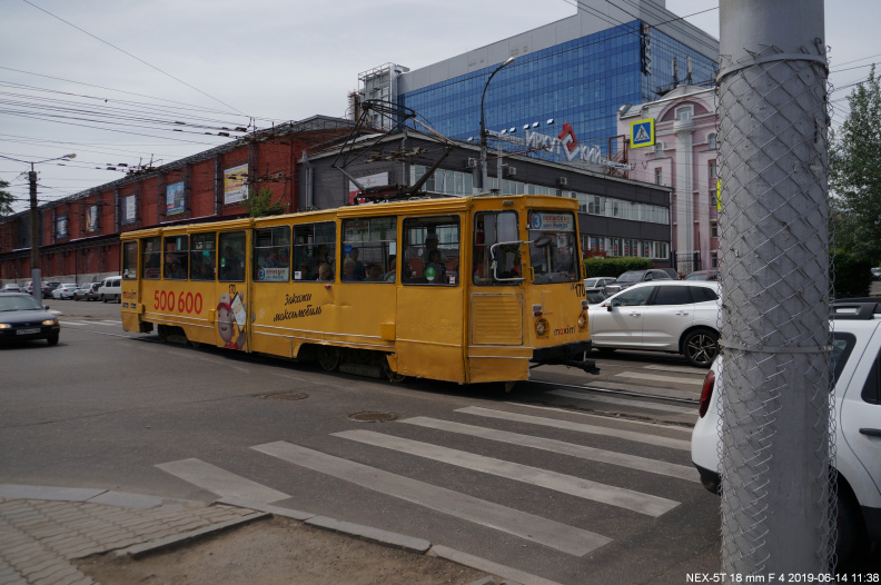 Трамвай № 170 на улице Партизанской