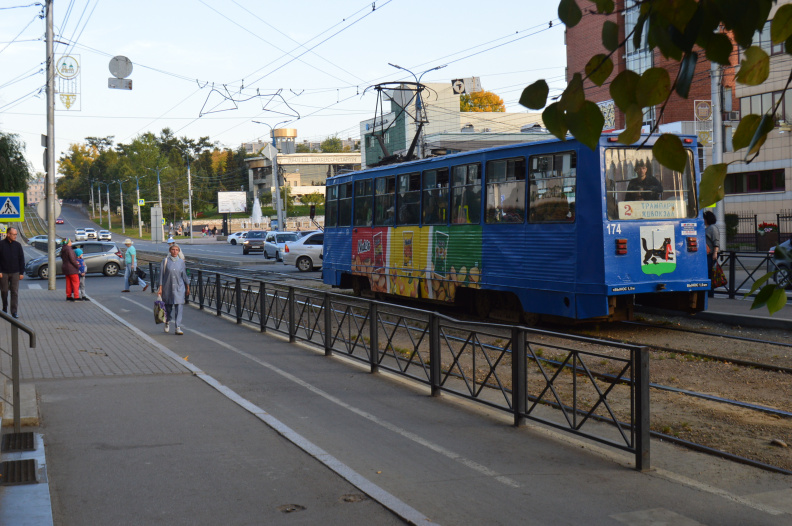 Трамвай № 174 у Пенсионного фонда