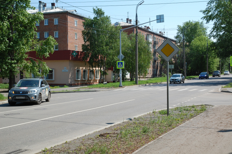 Перекрёсток улиц Трилиссера и Омулевского
