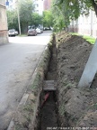 Траншея во дворе дома № 10 по улице Поленова