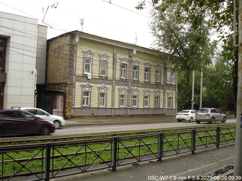 Дом на Декабрьских Событий 76