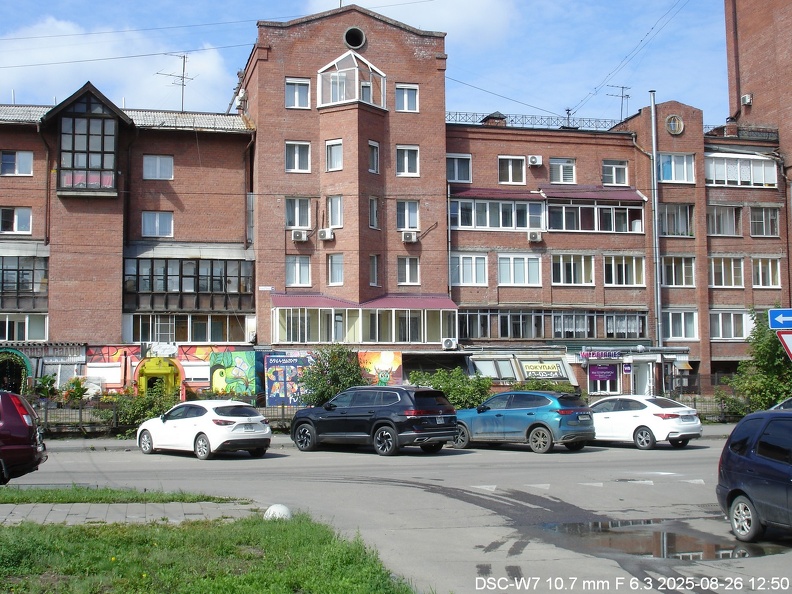 Первые дома нового капитализма на Энгельса