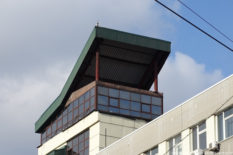 Непонятное нечто на здании бывшего Гипродорнии.JPG