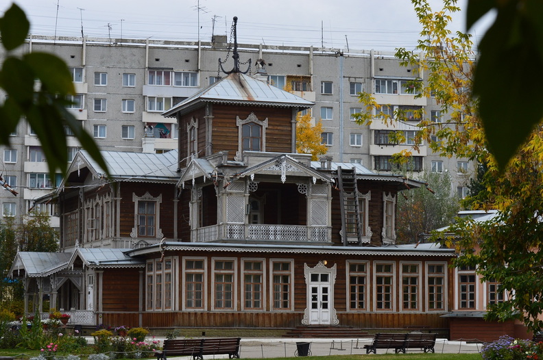 Главное здание усадьбы Сукачёва