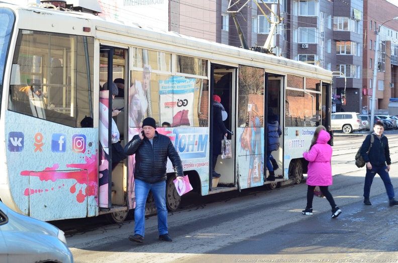 Трамвай № 212  на остановке Пискунова