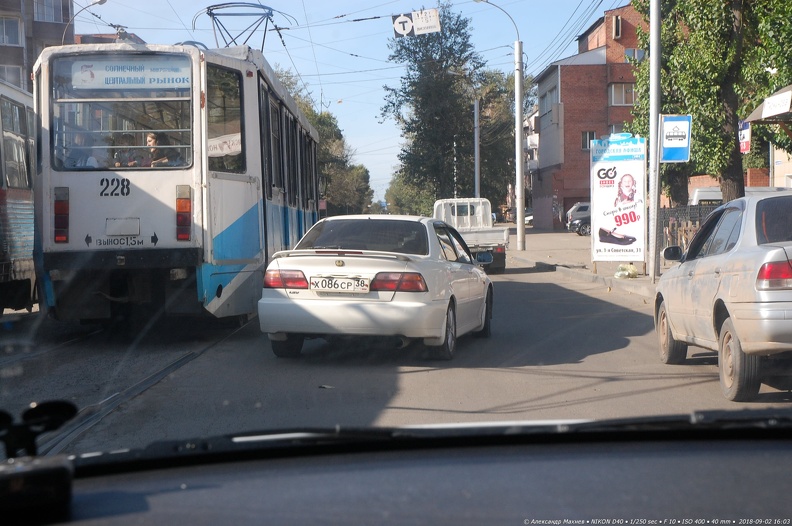 Трамвай № 228 на улице Депутатской