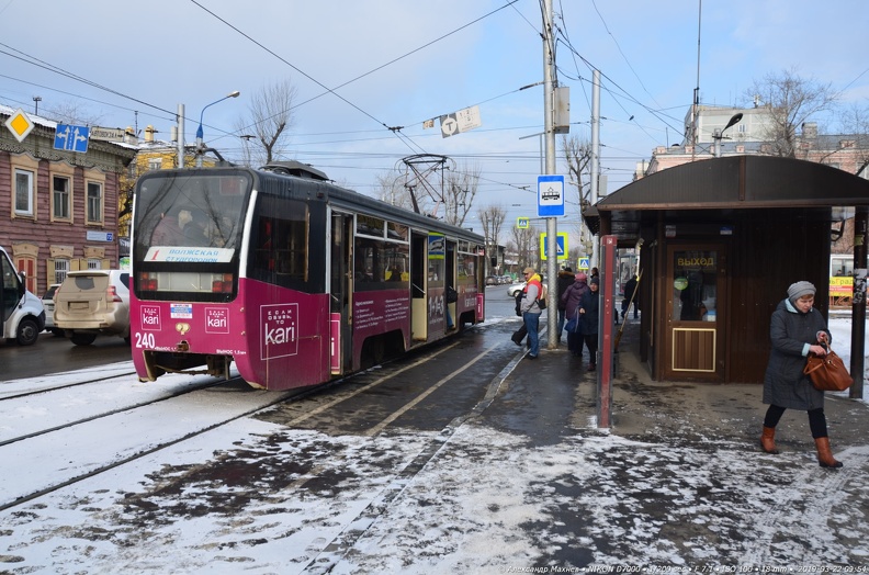 Трамвай № 240 на остановке Музей Декабристов