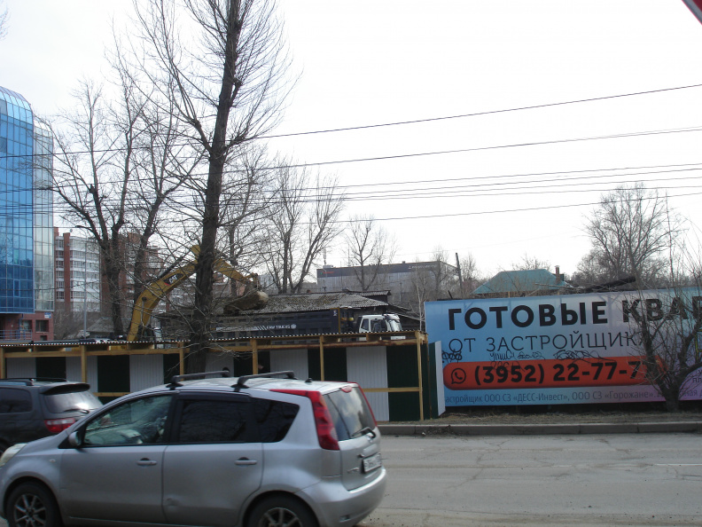 Начали строить что-то на углу Карла Либкнехта и Горной