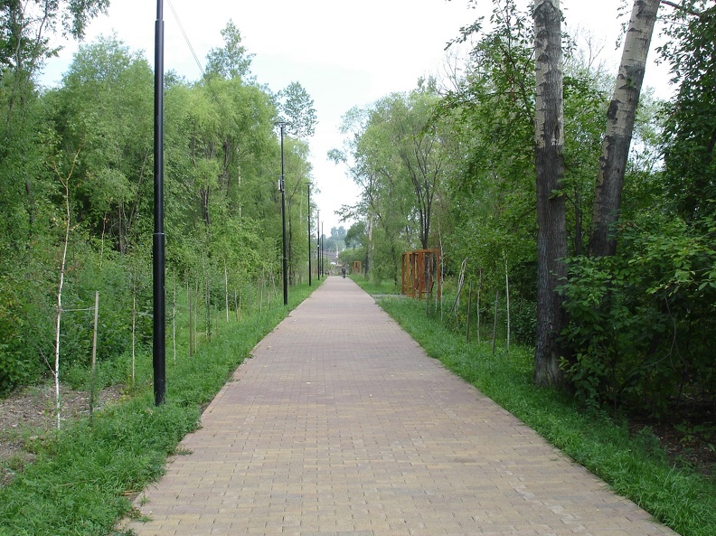 Дорожка вдоль Ушаковки