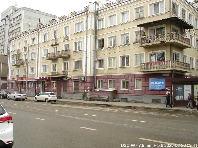 Давно продаётся квартира на углу